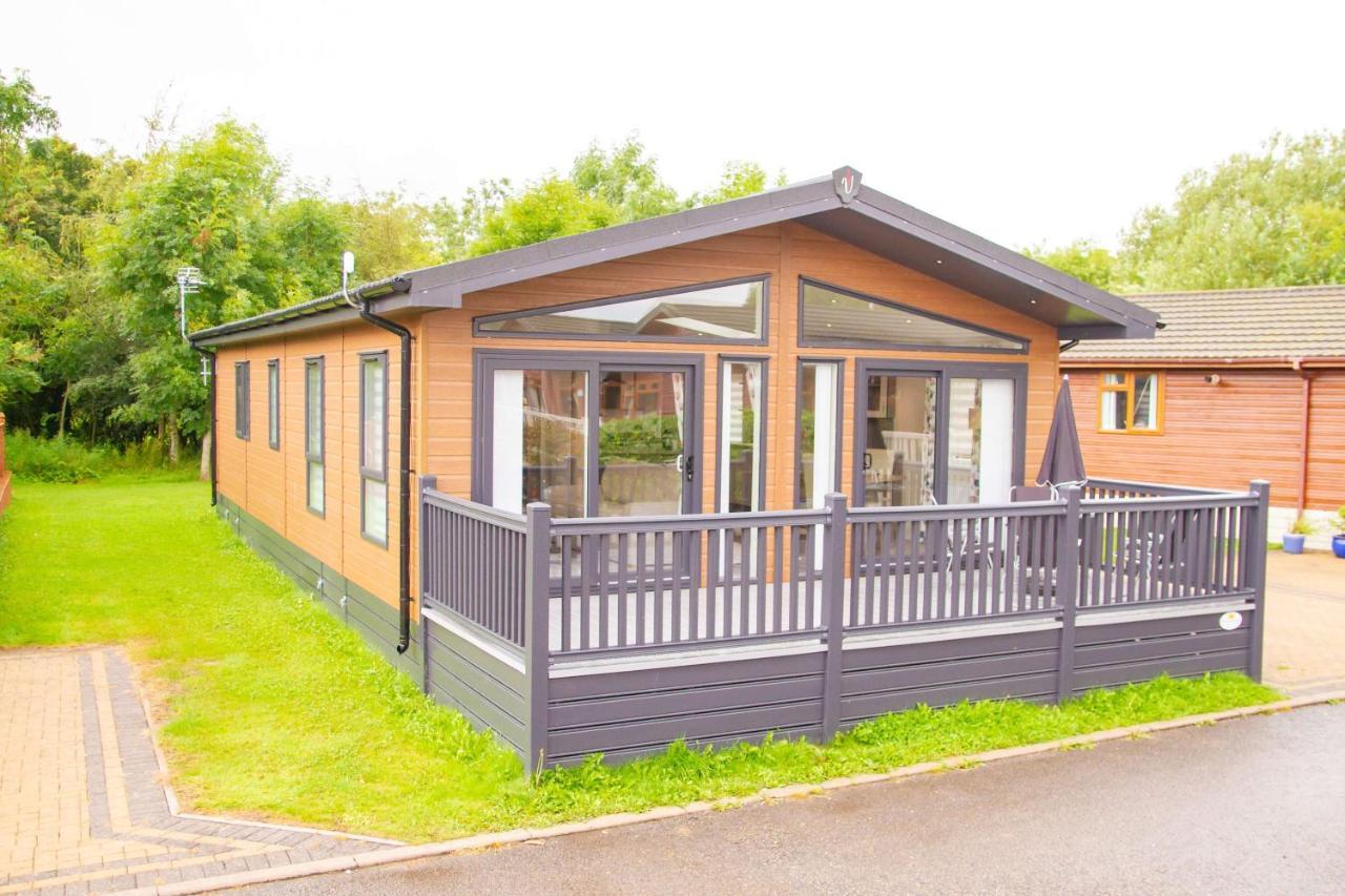 Penny Lodge With Hot Tub Malton Dış mekan fotoğraf